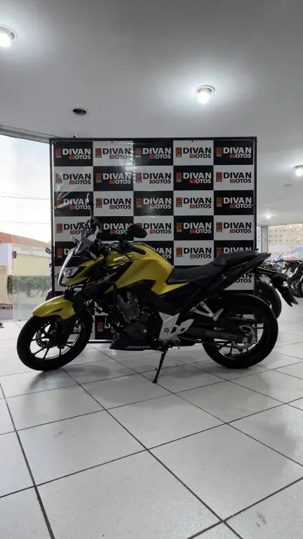 HONDA CB 300 F Twister - Foto