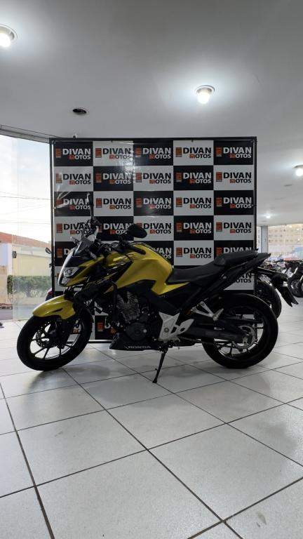 HONDA CB 300 F Twister - Foto