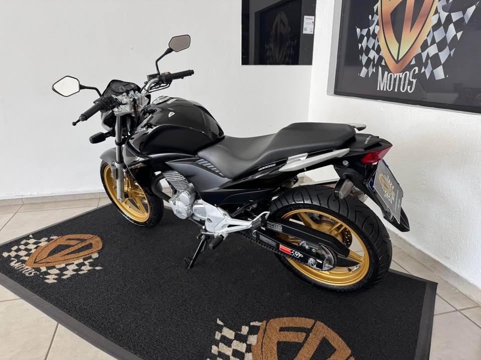 HONDA CB 300 R - Foto