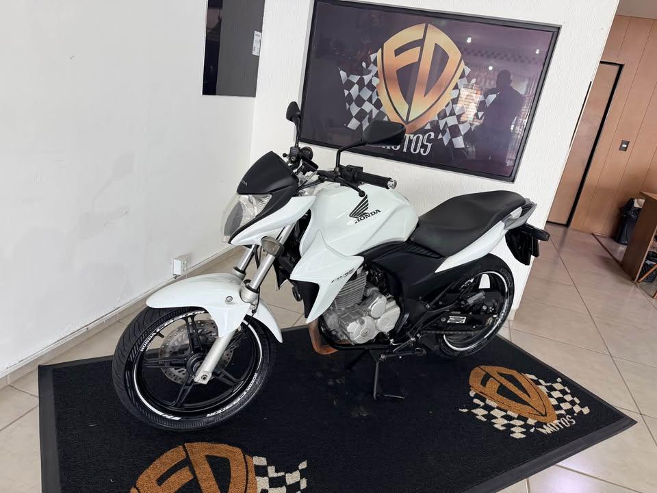 HONDA CB 300 R - Foto