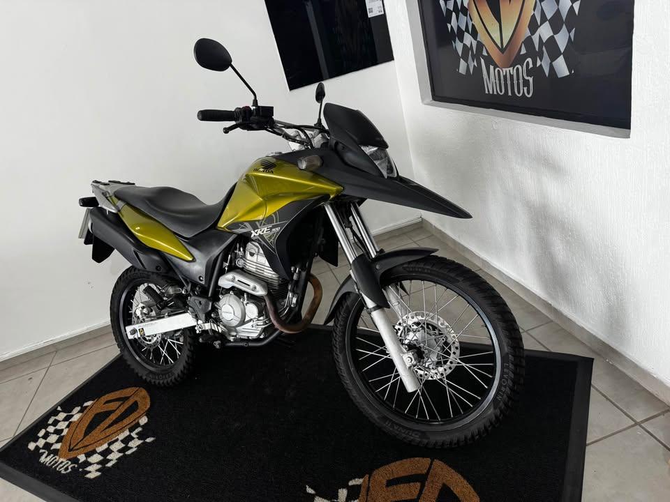 HONDA XRE 300 - Foto