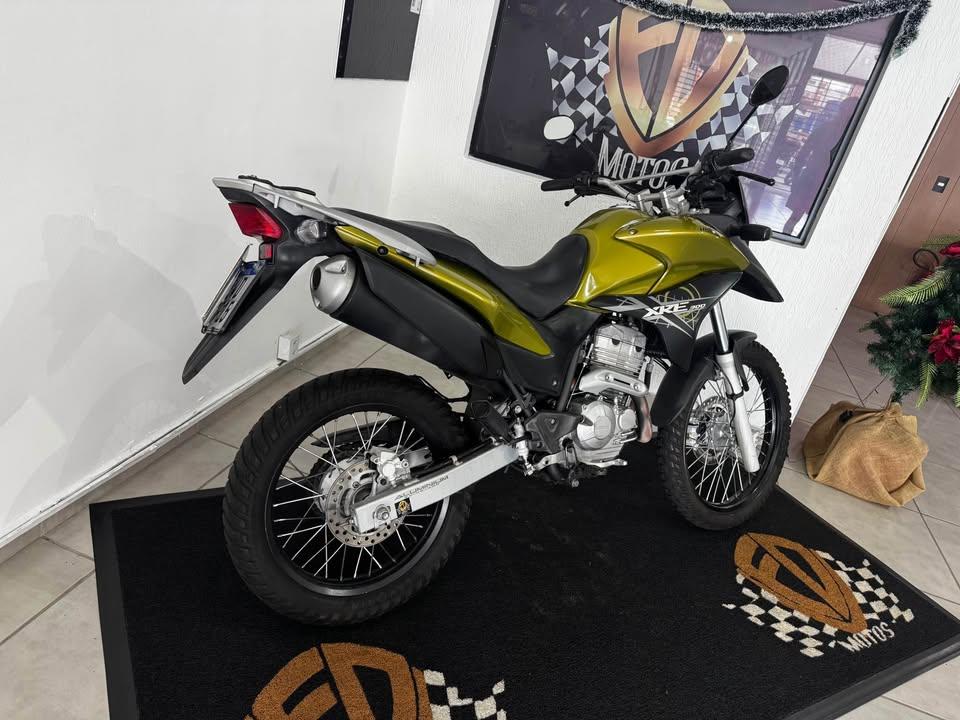 HONDA XRE 300 - Foto
