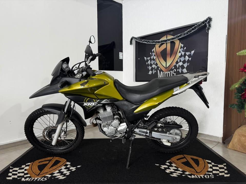 HONDA XRE 300 - Foto