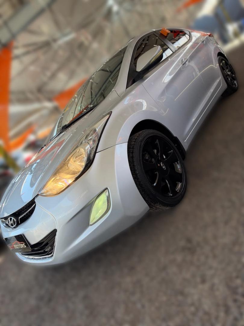 HYUNDAI Elantra - Foto