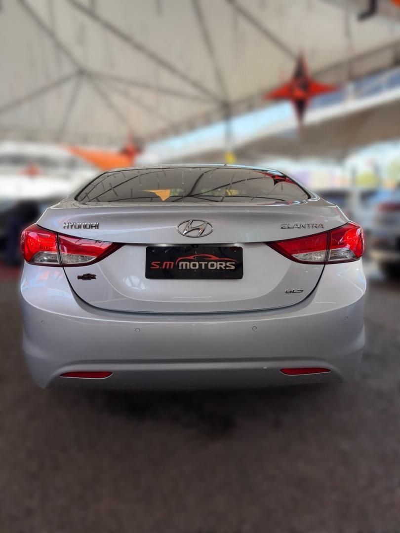 HYUNDAI Elantra - Foto
