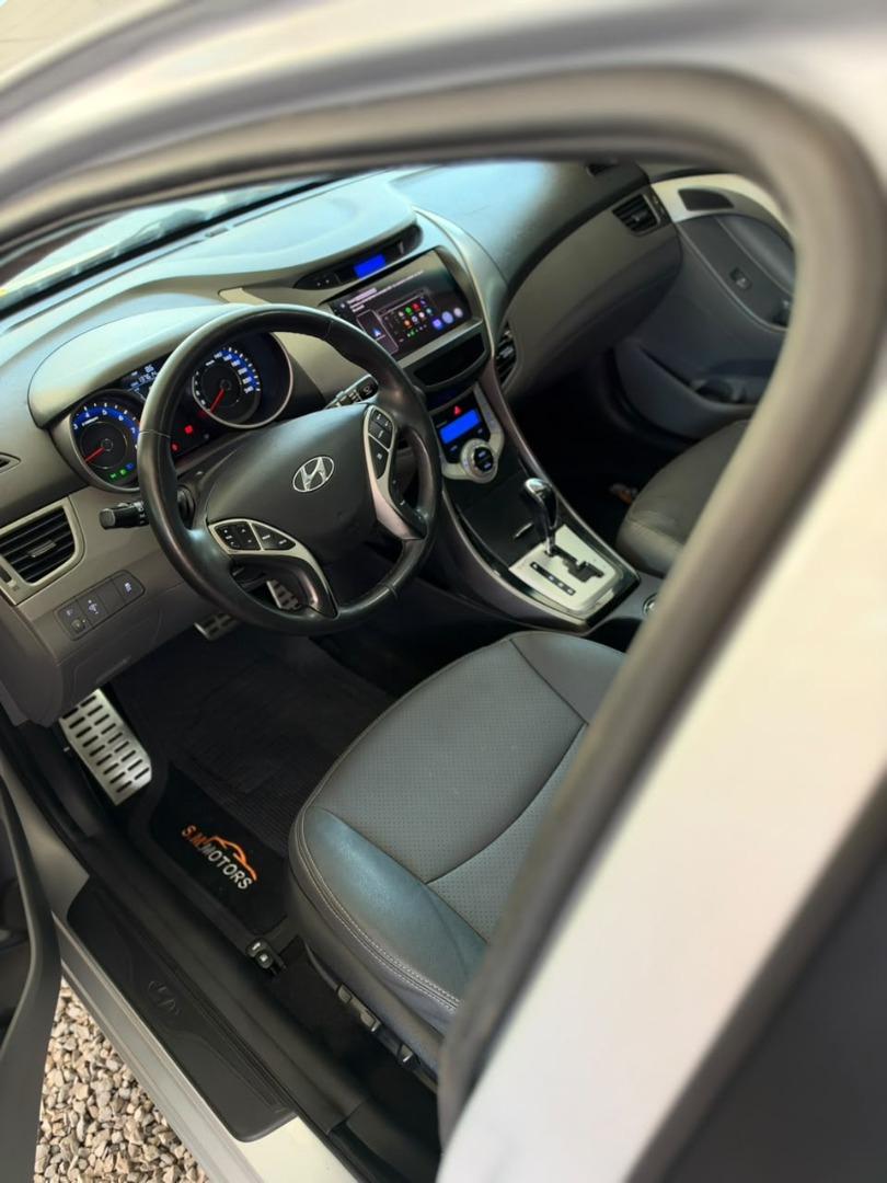 HYUNDAI Elantra - Foto
