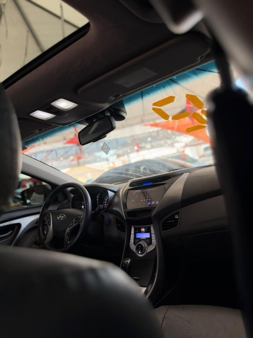 HYUNDAI Elantra - Foto