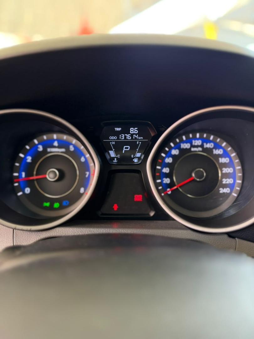 HYUNDAI Elantra - Foto