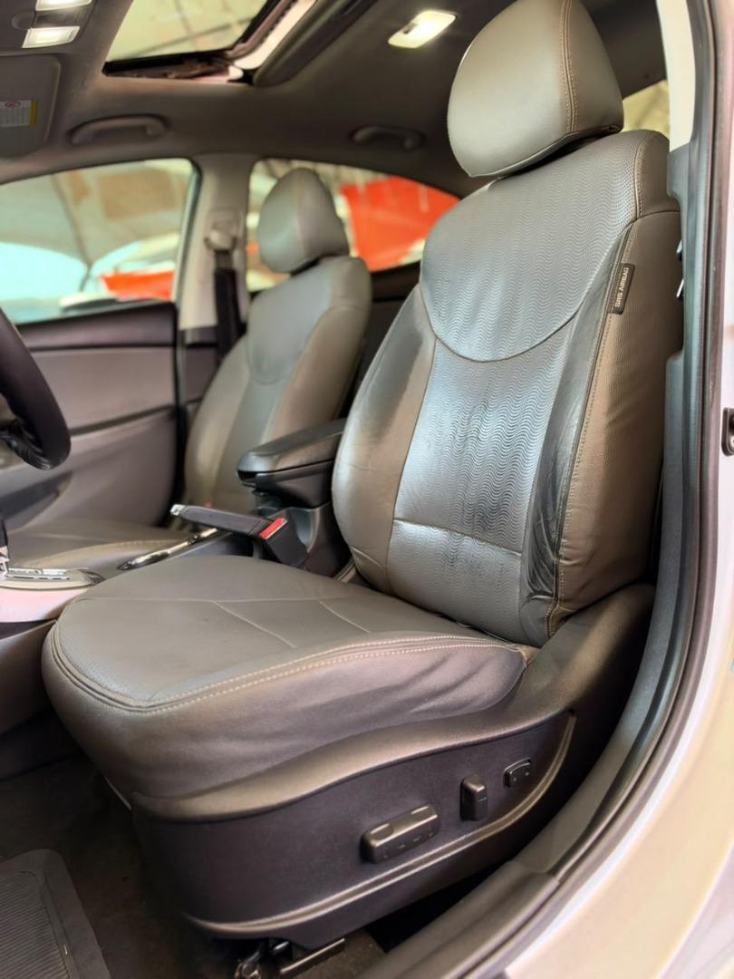 HYUNDAI Elantra - Foto