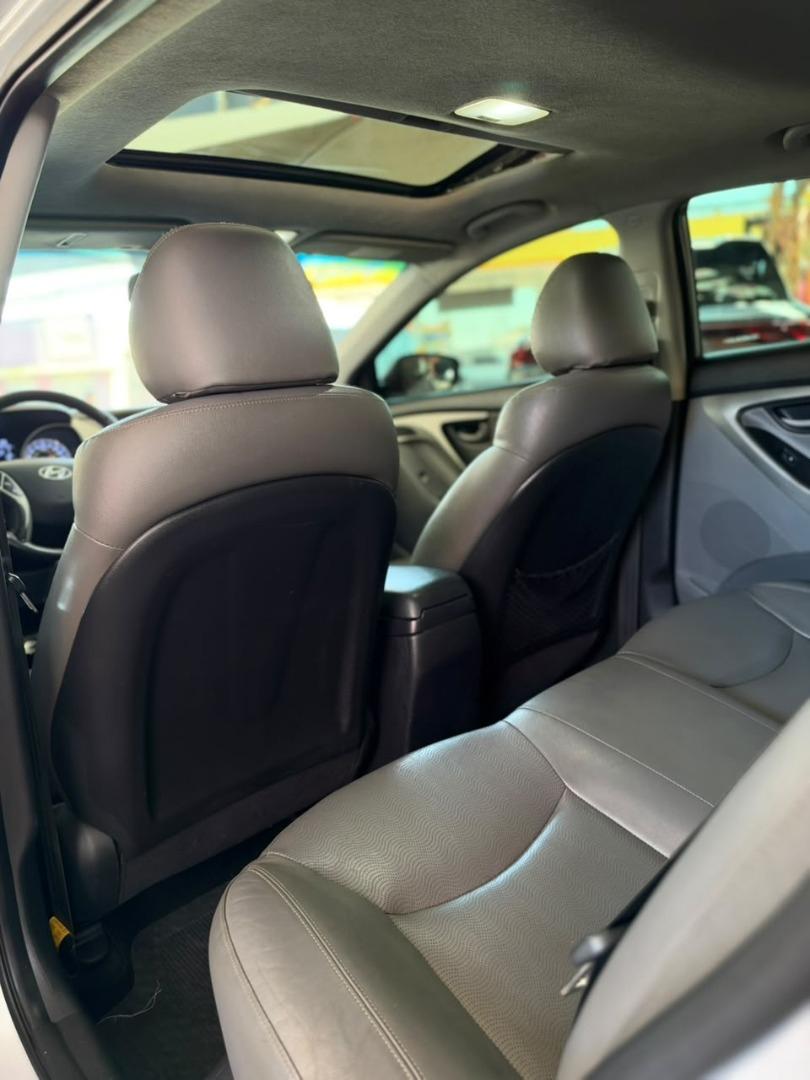 HYUNDAI Elantra - Foto