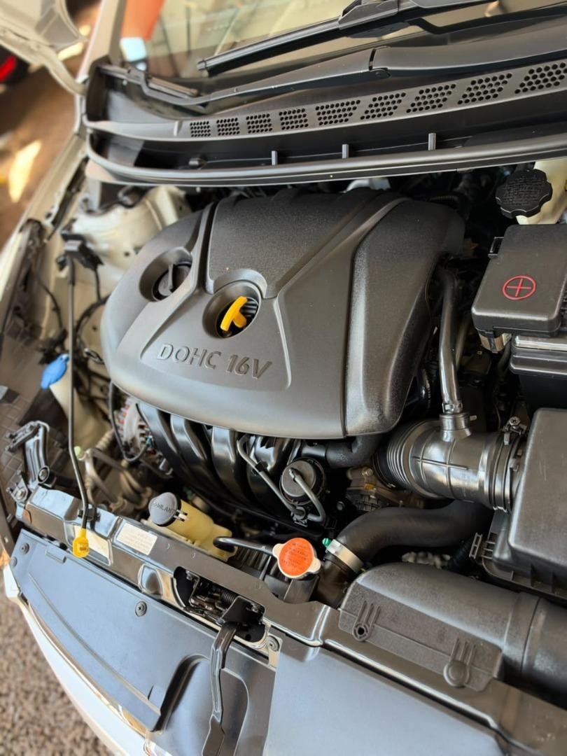 HYUNDAI Elantra - Foto