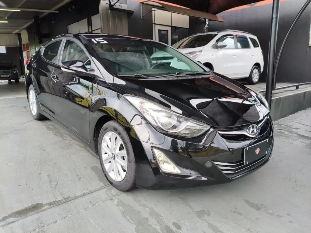 HYUNDAI Elantra - Foto