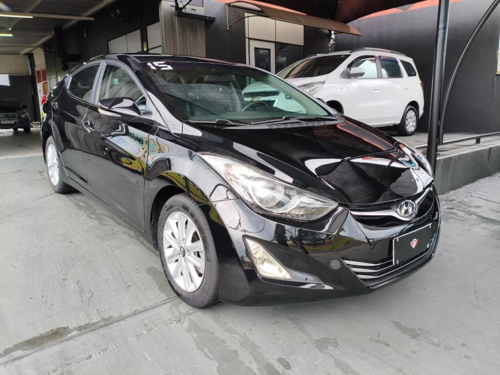 HYUNDAI Elantra - Foto