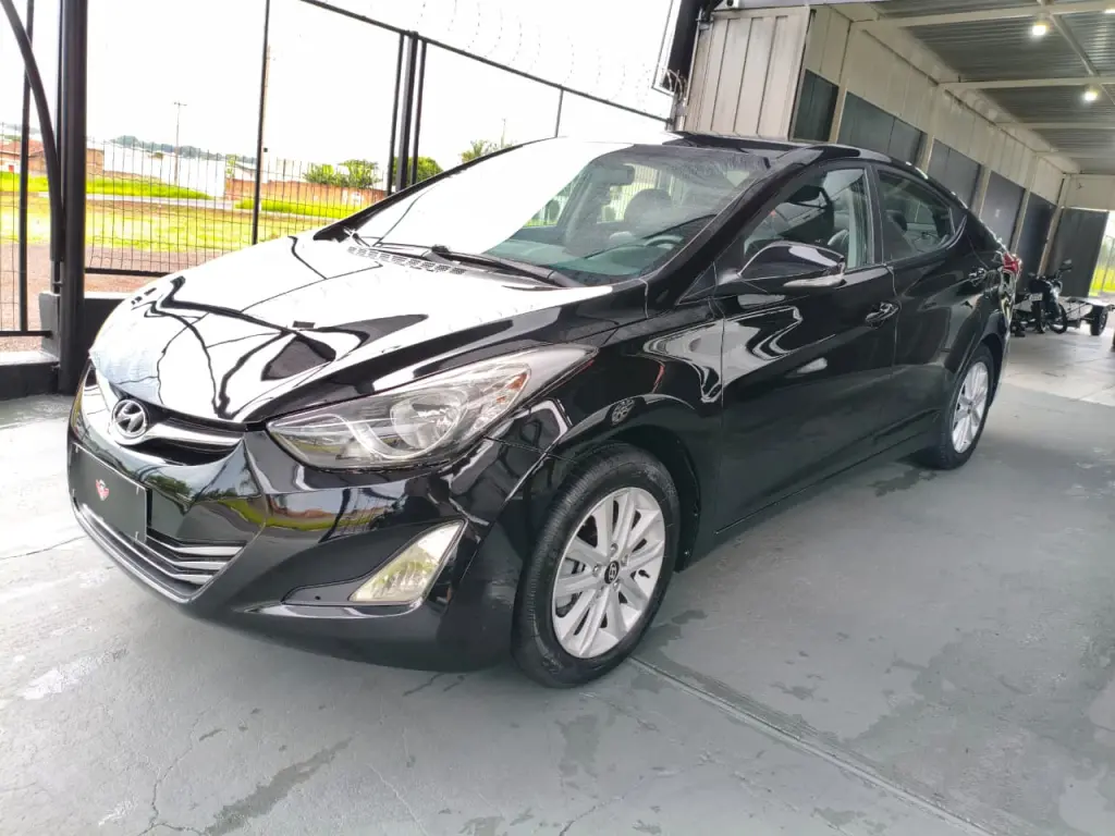 HYUNDAI Elantra - Foto