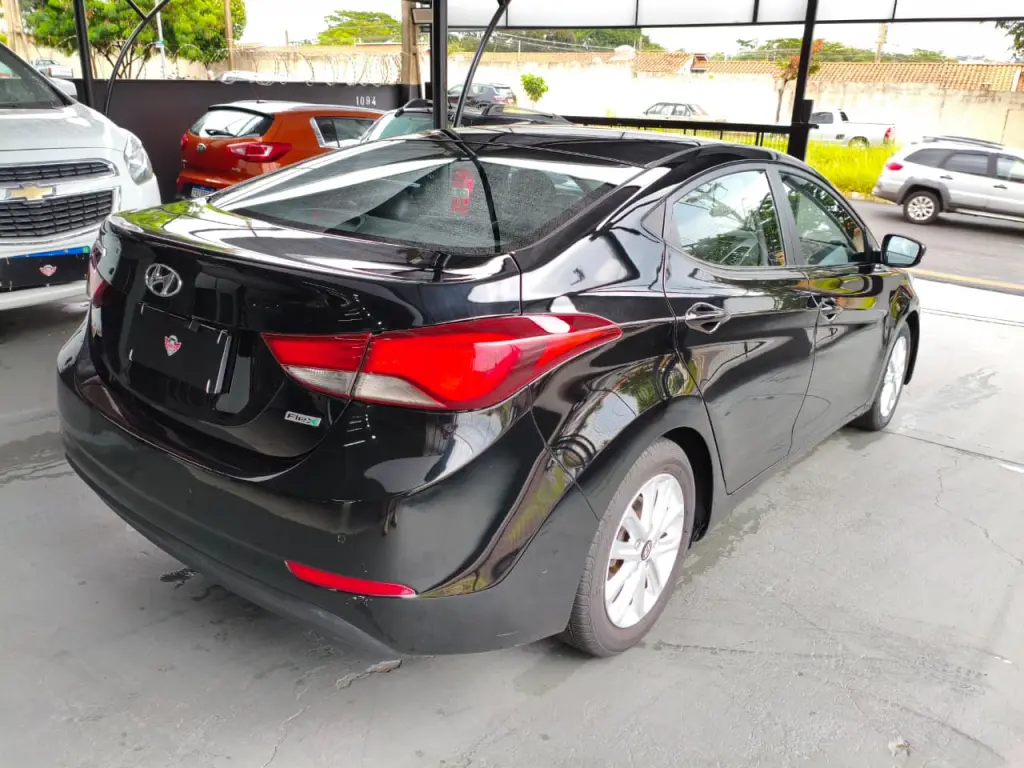 HYUNDAI Elantra - Foto