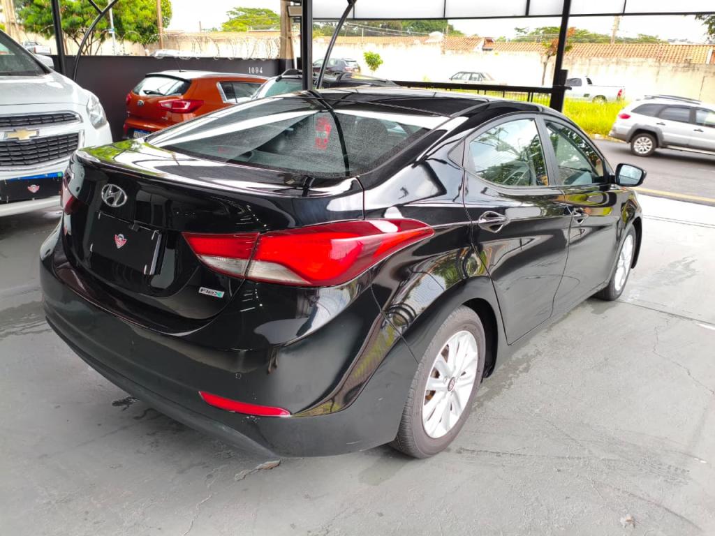 HYUNDAI Elantra - Foto