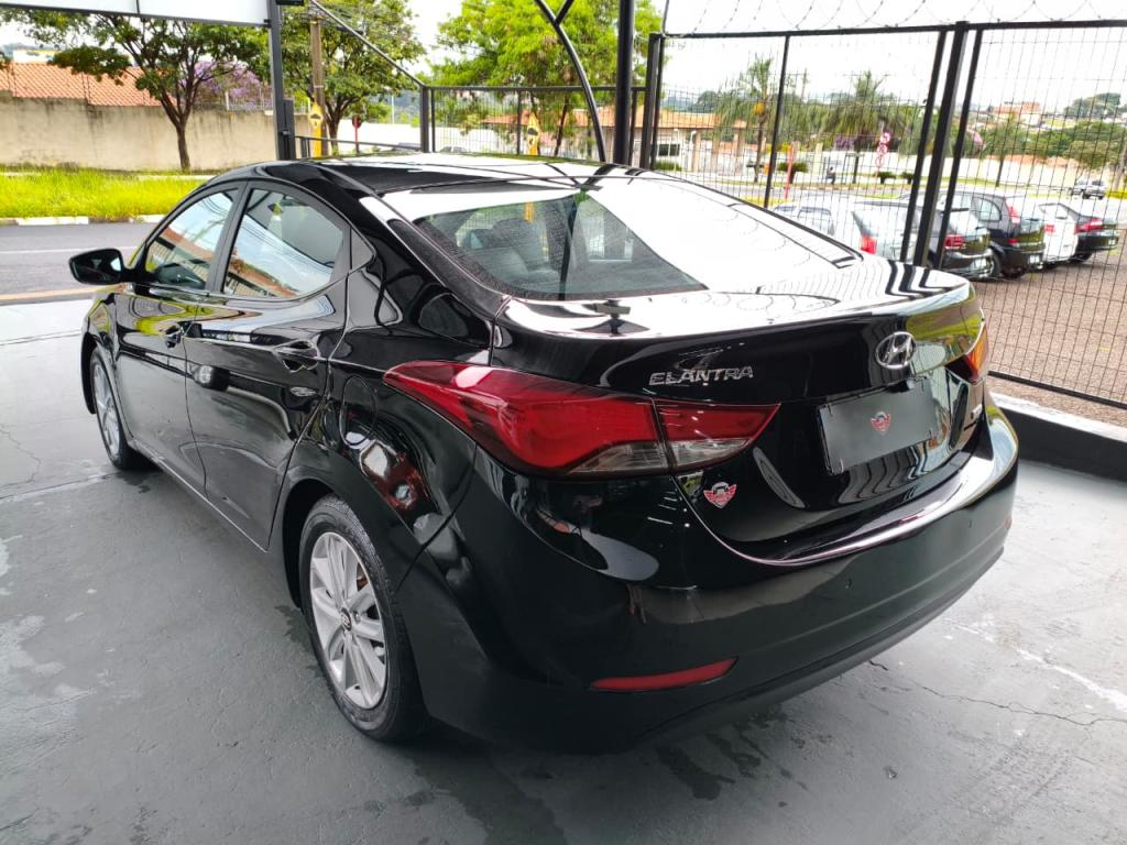 HYUNDAI Elantra - Foto