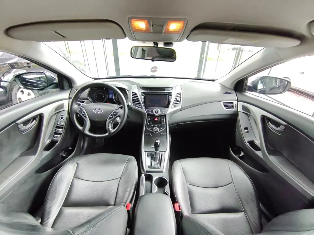 HYUNDAI Elantra - Foto