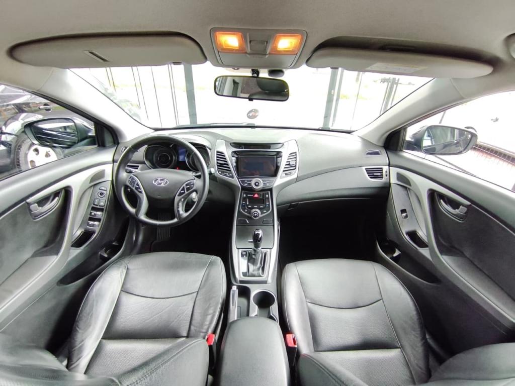 HYUNDAI Elantra - Foto