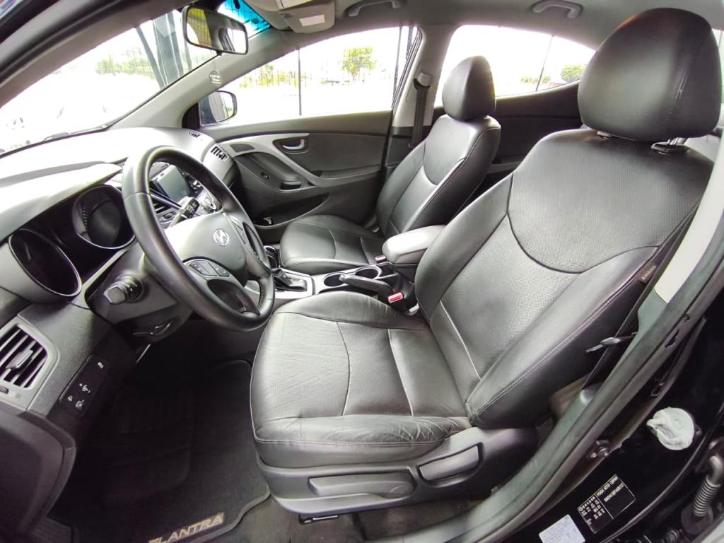 HYUNDAI Elantra - Foto