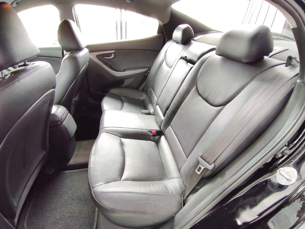 HYUNDAI Elantra - Foto