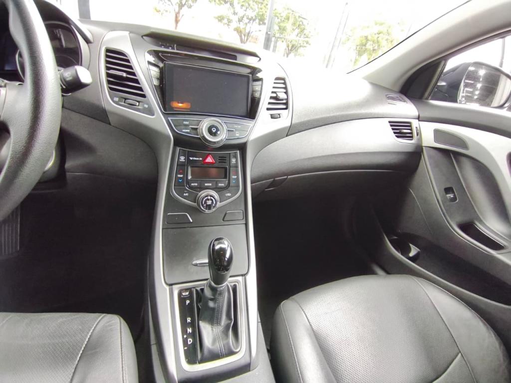 HYUNDAI Elantra - Foto