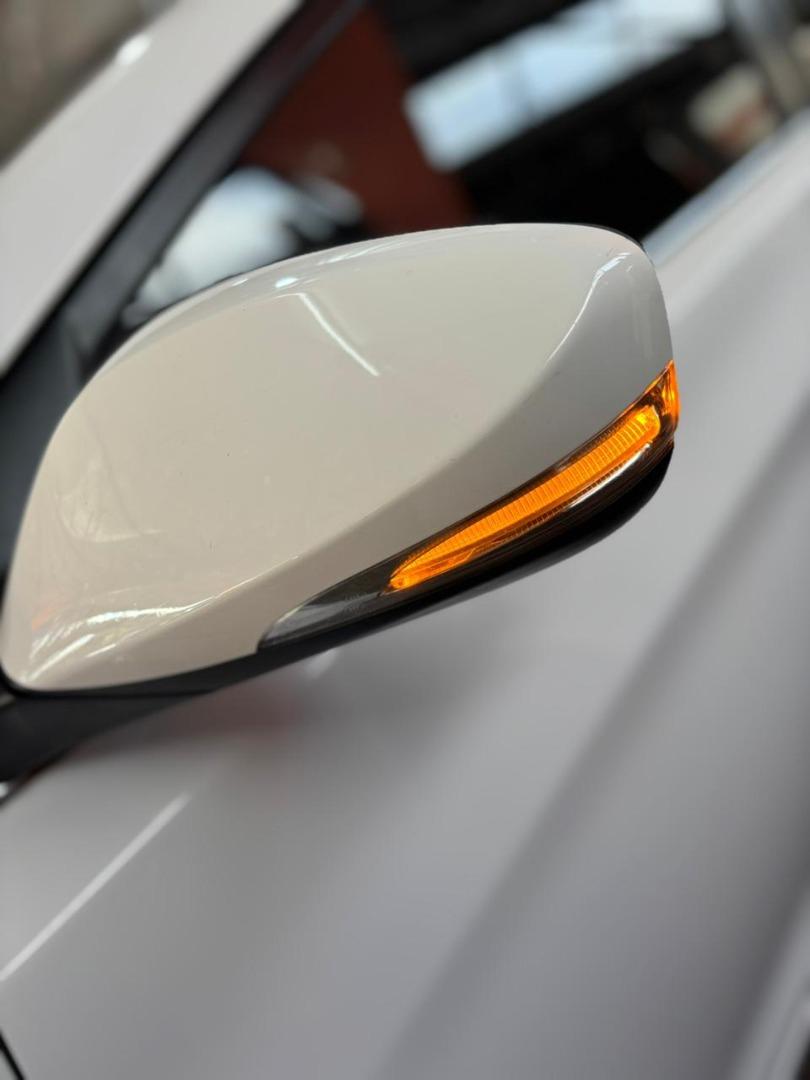 HYUNDAI Elantra - Foto