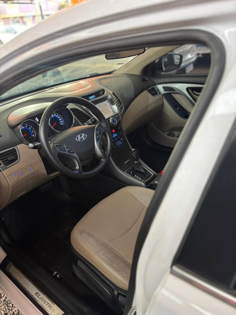 HYUNDAI Elantra - Foto