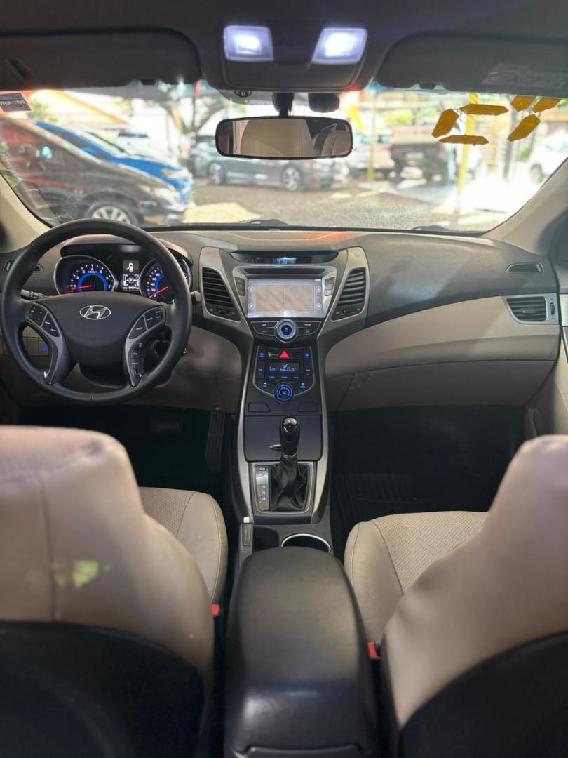 HYUNDAI Elantra - Foto