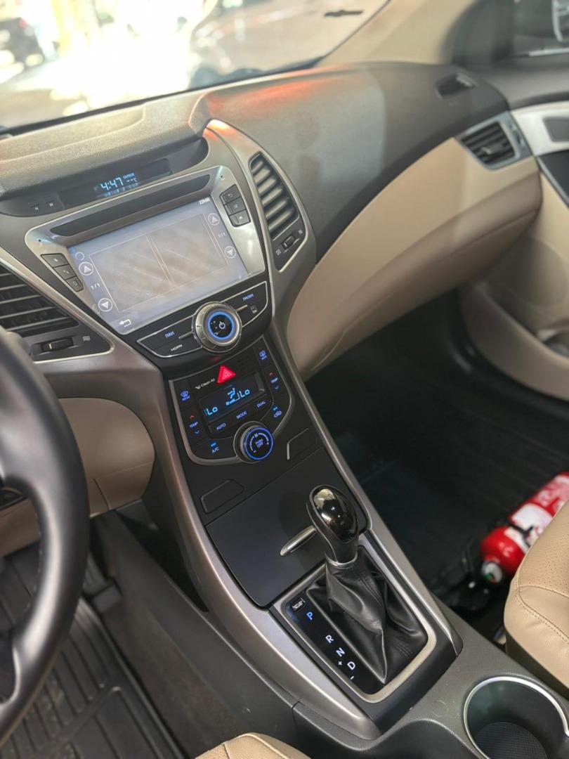 HYUNDAI Elantra - Foto