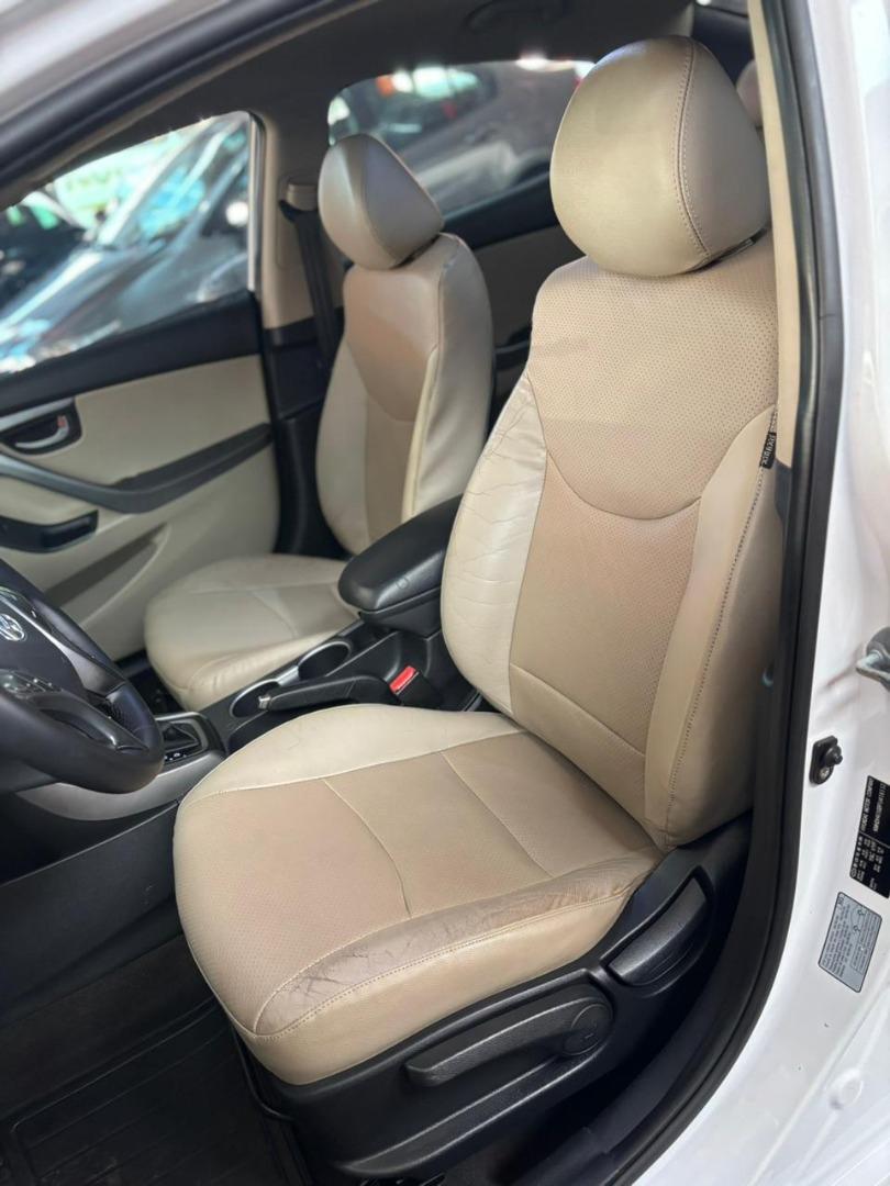 HYUNDAI Elantra - Foto