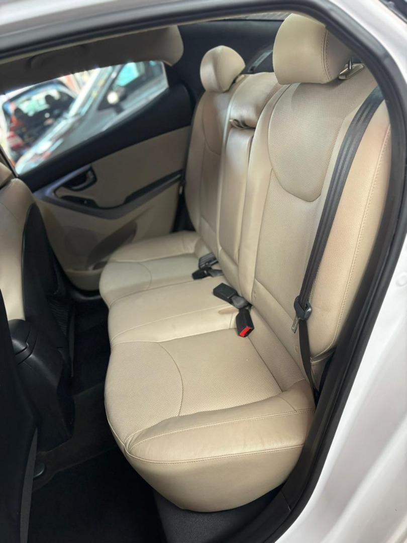 HYUNDAI Elantra - Foto