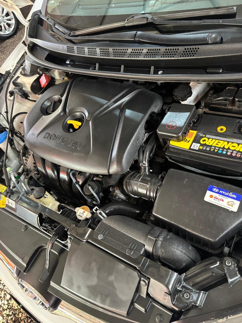 HYUNDAI Elantra - Foto