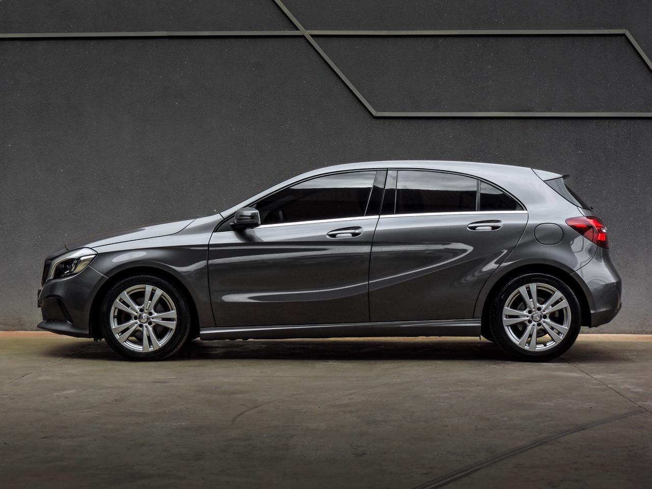 MERCEDES-BENZ A 200 - Foto