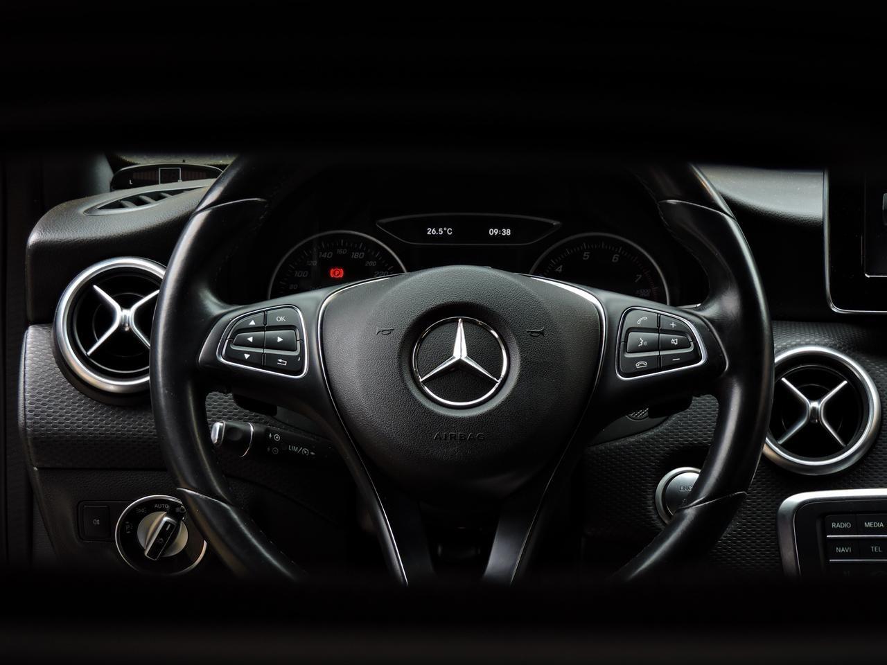 MERCEDES-BENZ A 200 - Foto