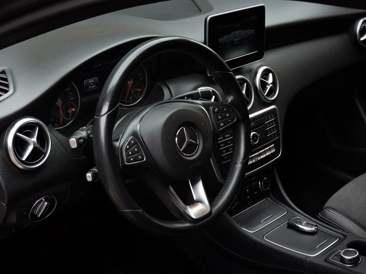 MERCEDES-BENZ A 200 - Foto