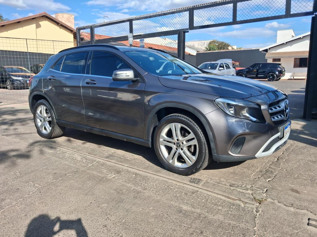 MERCEDES-BENZ CLA 200