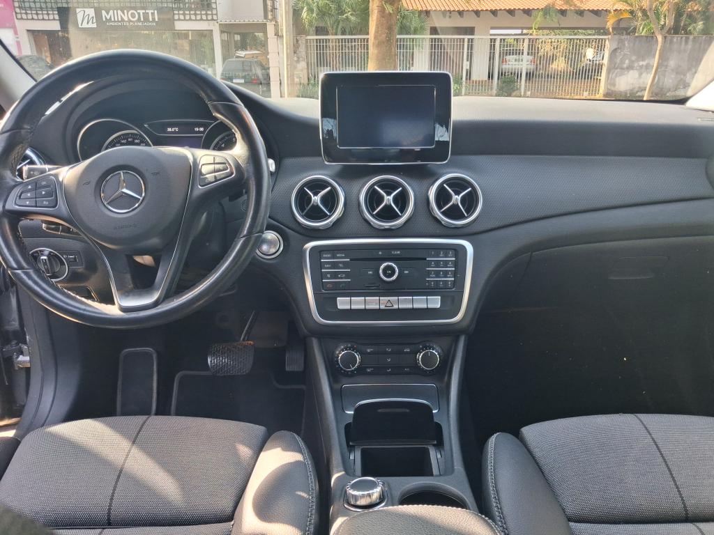 MERCEDES-BENZ CLA 200 - Foto