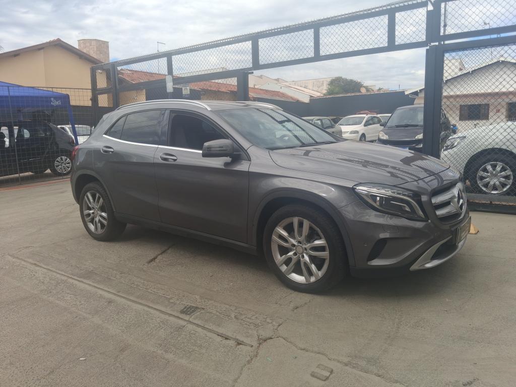 MERCEDES-BENZ GLA 200