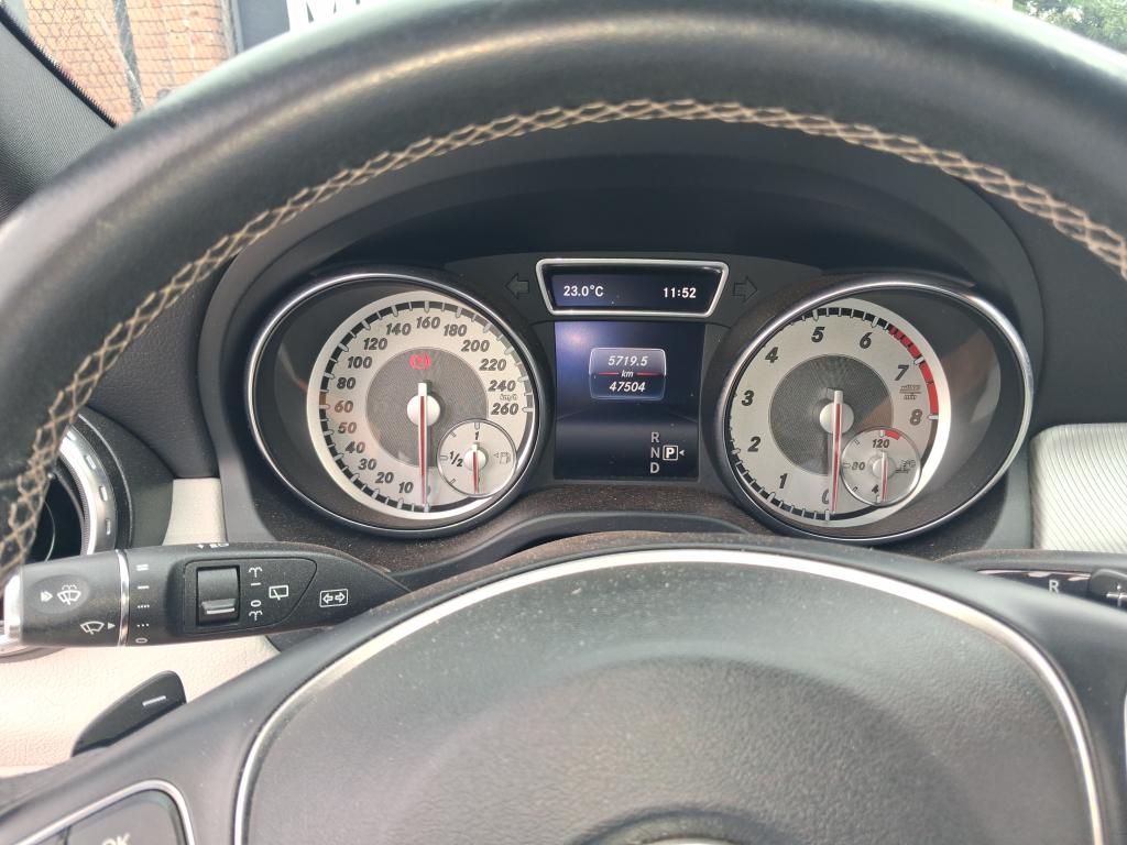 MERCEDES-BENZ GLA 200 - Foto