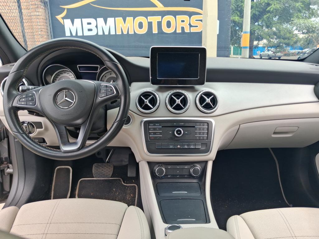 MERCEDES-BENZ GLA 200 - Foto