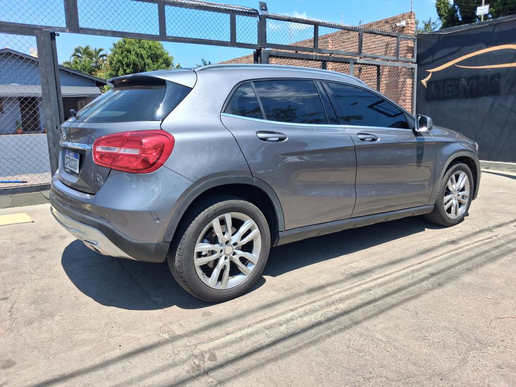 MERCEDES-BENZ GLA 200 - Foto