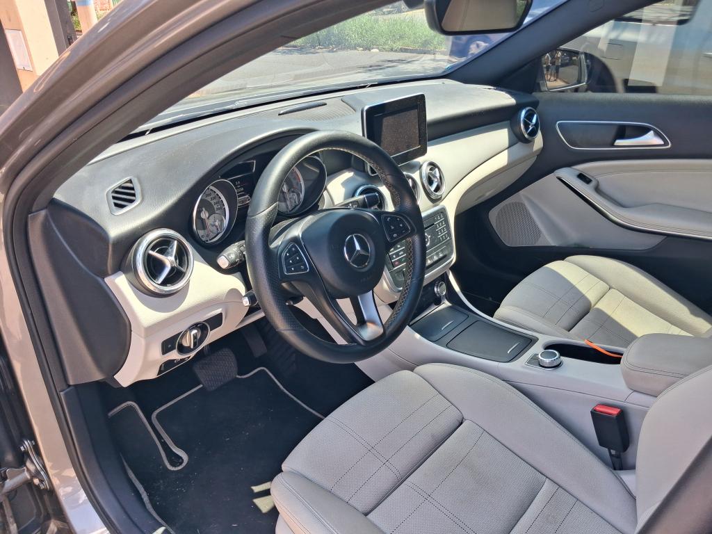 MERCEDES-BENZ GLA 200 - Foto