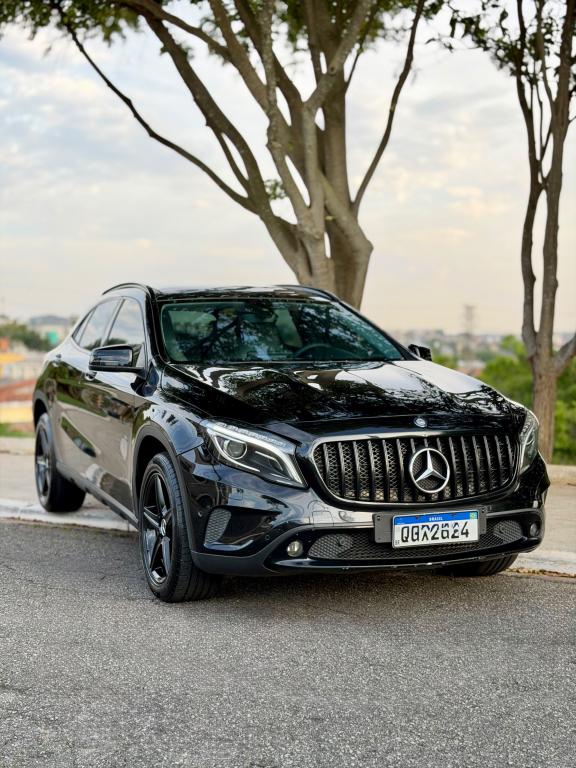 MERCEDES-BENZ GLA 200