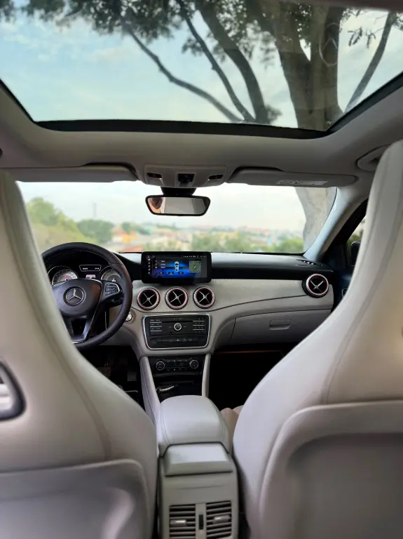 MERCEDES-BENZ GLA 200 - Foto