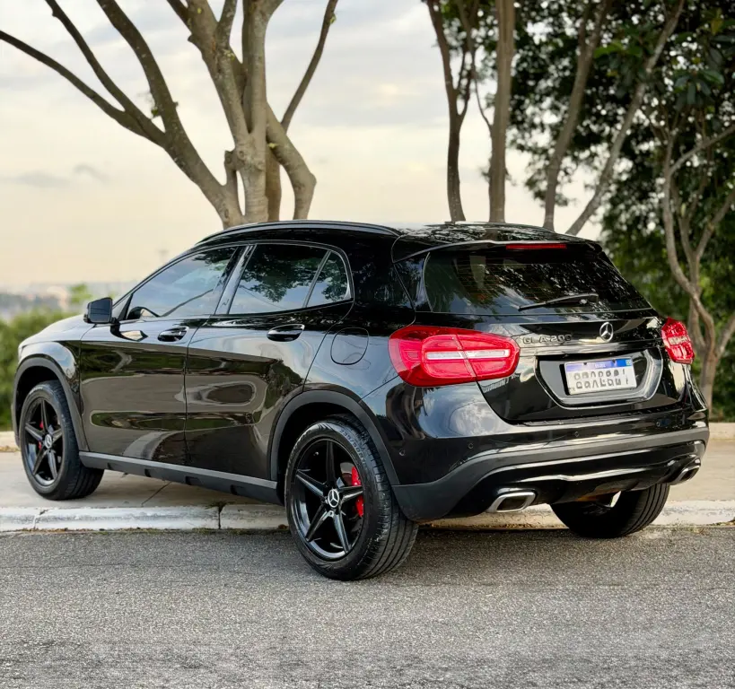 MERCEDES-BENZ GLA 200 - Foto