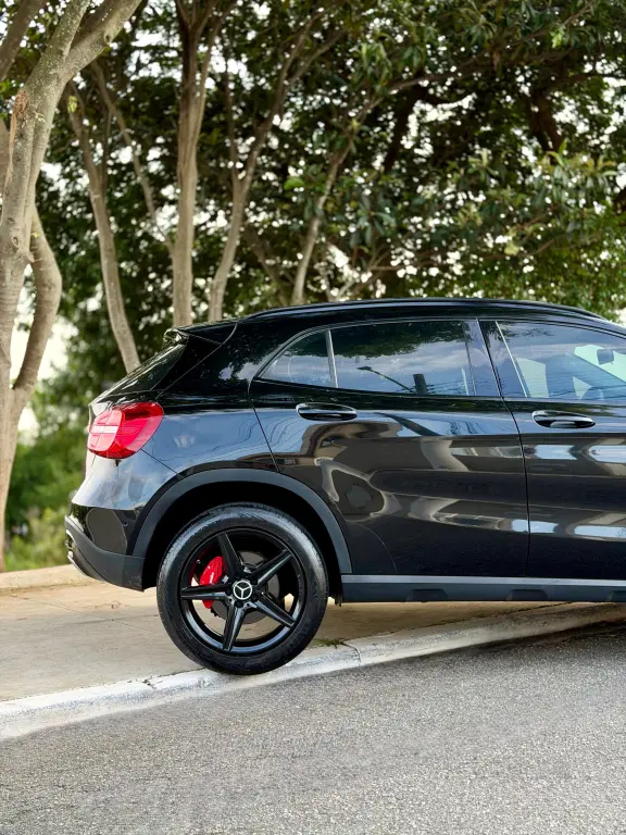 MERCEDES-BENZ GLA 200 - Foto