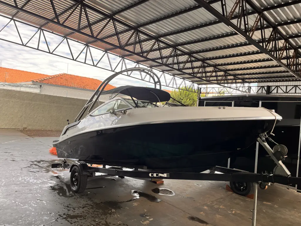 MESTRA 210