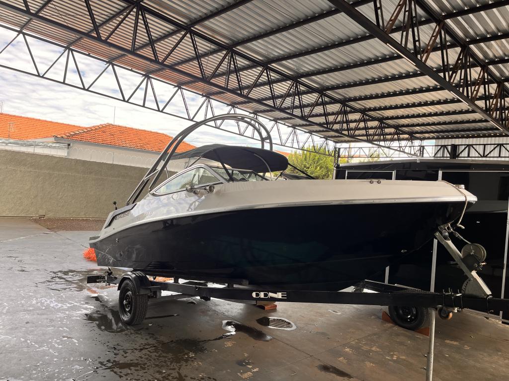 MESTRA 210