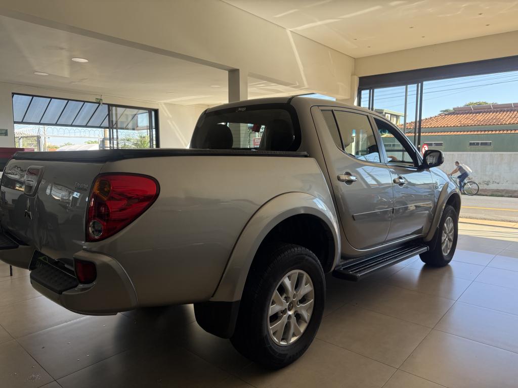 MITSUBISHI L 200 - Foto